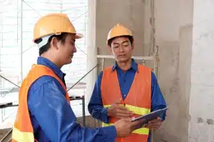 Memahami Perbedaan Hazard dan Risk untuk Keselamatan Kerja yang Lebih Baik