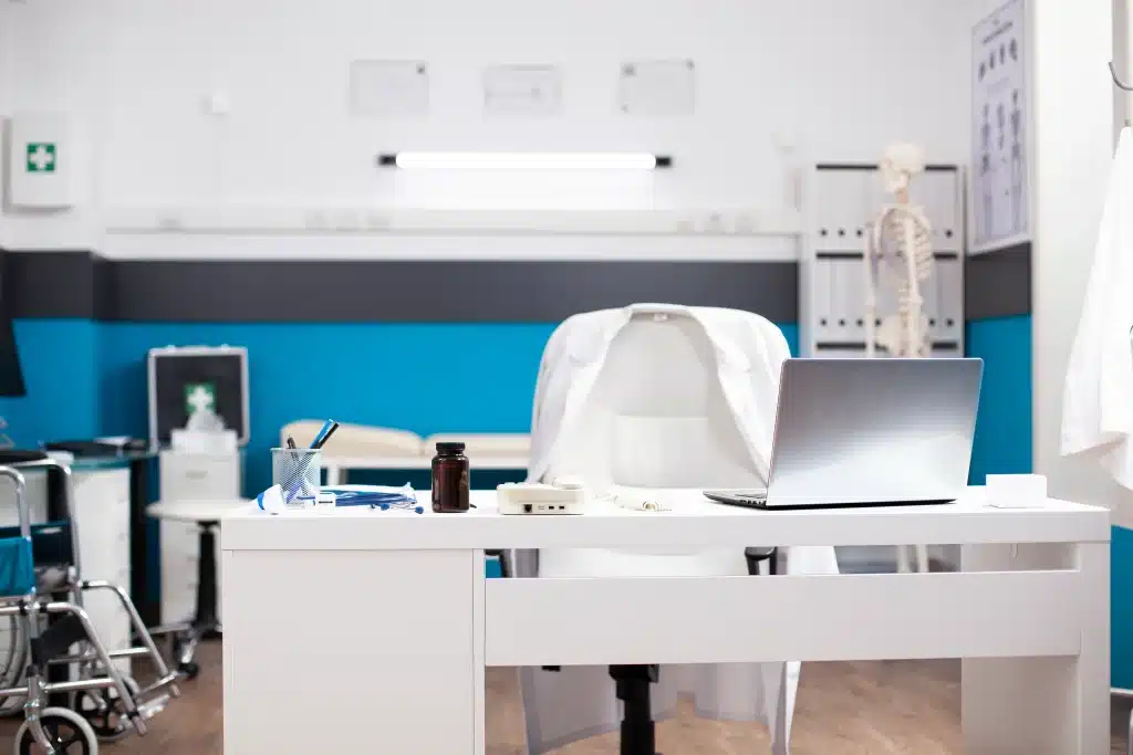 Klinik perusahaan dapat menjadi solusi jangka panjang yang menguntungkan bagi perusahaan Anda.