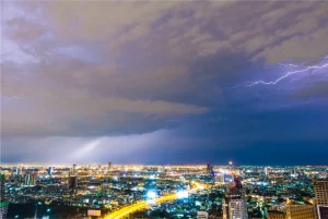 Hadapi Cuaca Ekstrem Saat Pancaroba dengan Tips Ini